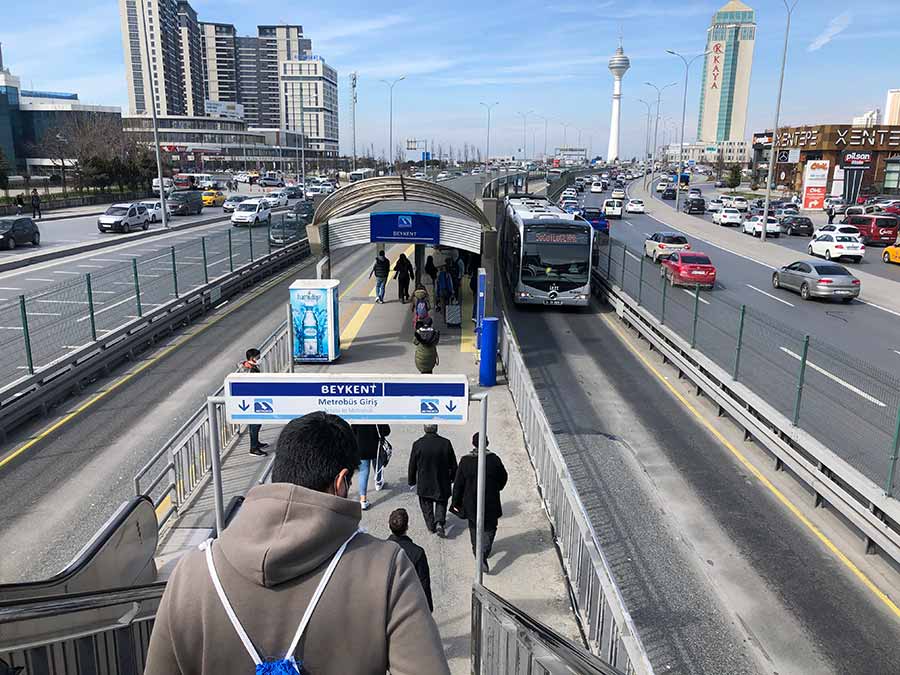 public-transport-in-Istanbul-metrobus