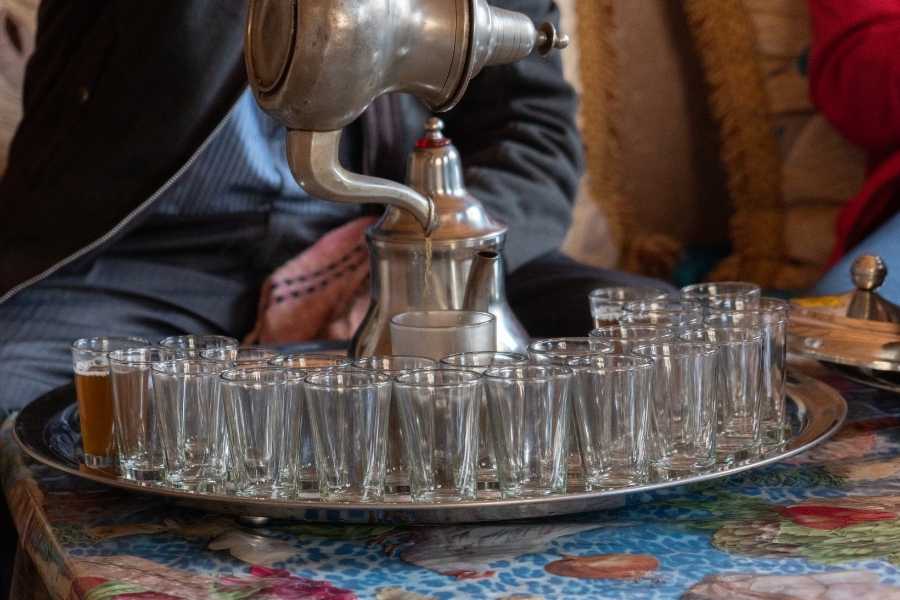 tea in morocco serving ceremony