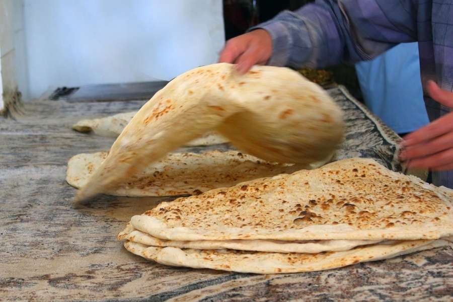 saudi arabia food arabic flar bread