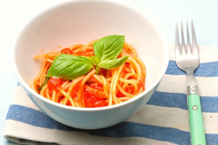 italian food-pasta-Con-Pomodoro-E-Basilico