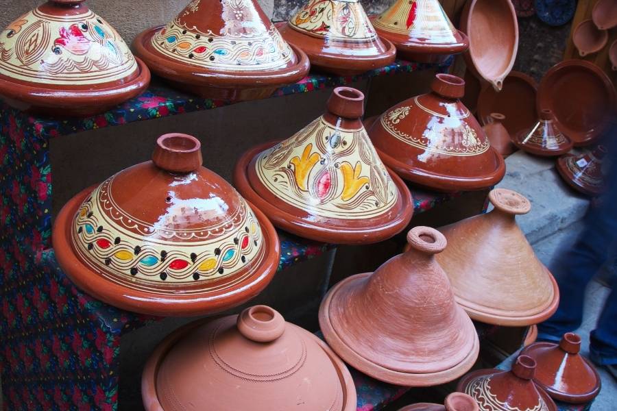 moroccan-tagine-pots-displayed